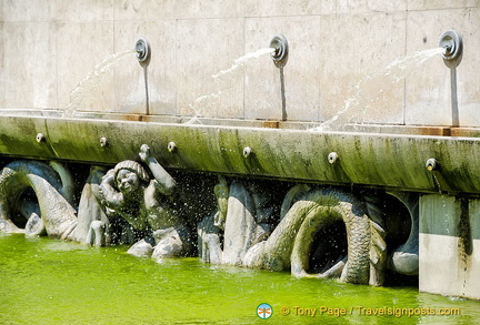 Fountain in the Palais de Tokyo forecourt